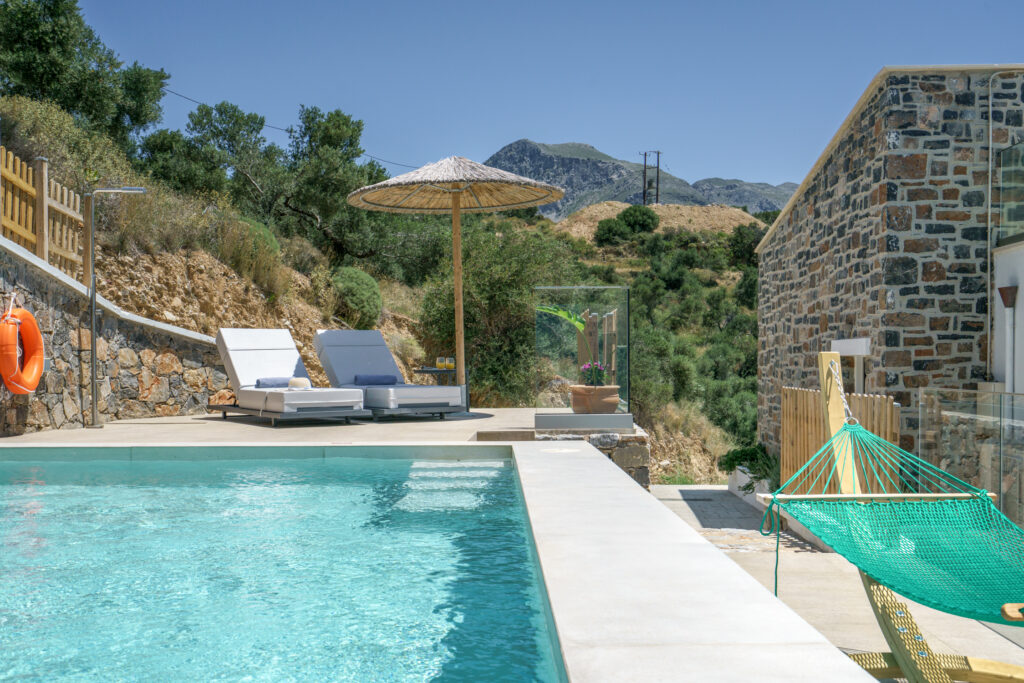 Ikones villas, villa Paradosiako