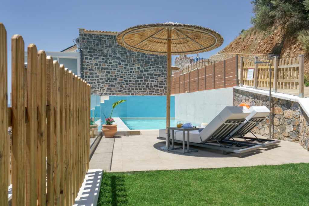 Ikones villas, villa Paradosiako