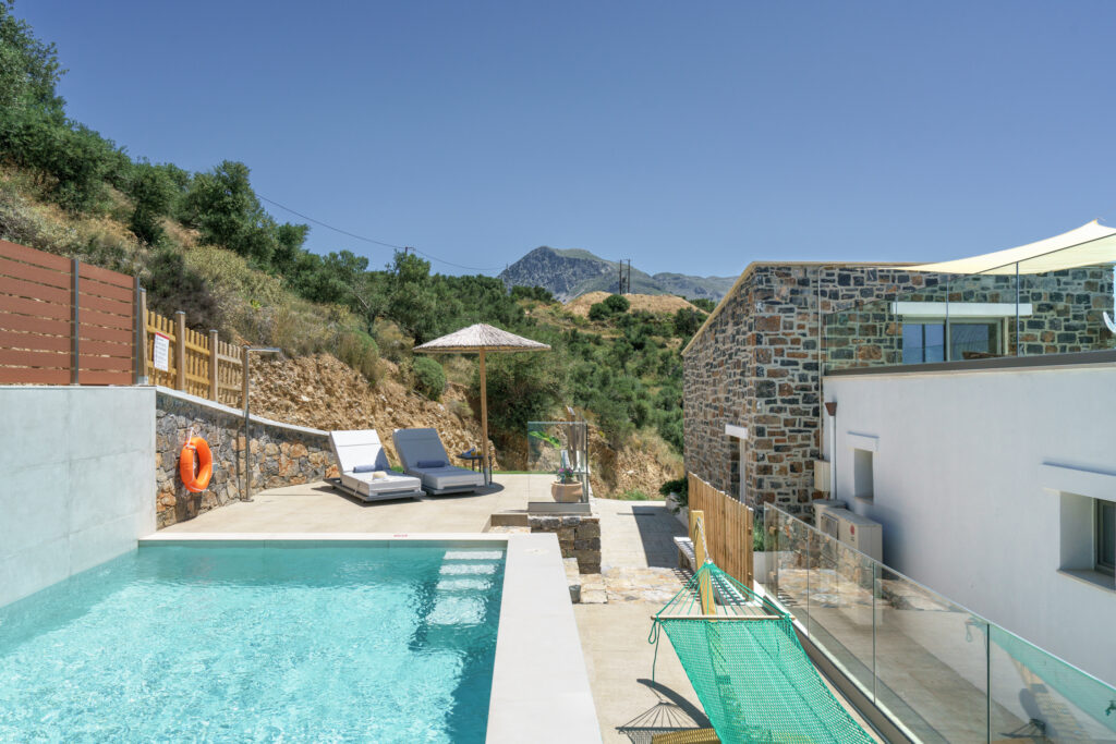 Ikones villas, villa Paradosiako